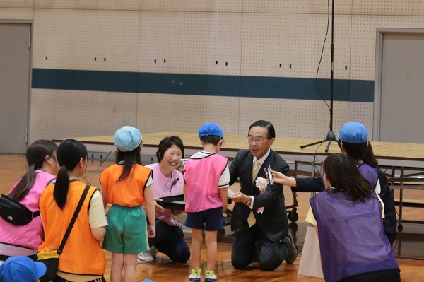 第48回京都府私立幼稚園園児大会（口丹地区園児大会）に出席する知事