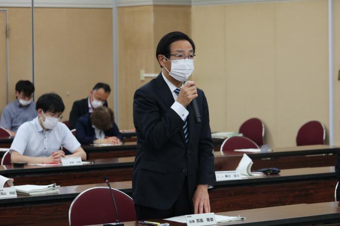 新型コロナウイルス感染症対策専門家会議に出席する知事
