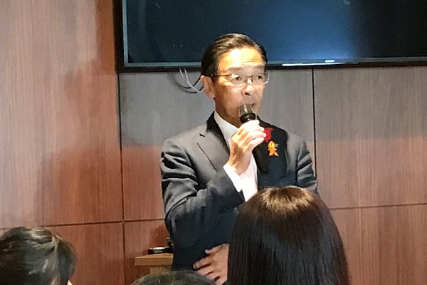 京都サンガF.C.応援＆婚活イベントに出席する知事