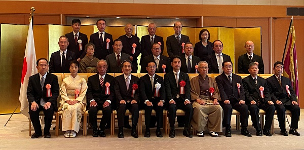 京都府伝統行催事功労者表彰式に出席する知事