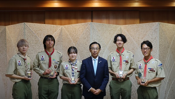 日本ボーイスカウト京都連盟のスカウトの表敬訪問に出席する知事