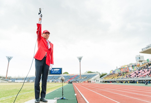 皇后盃第44回全国都道府県対抗女子駅伝競走大会スターターに出席する知事