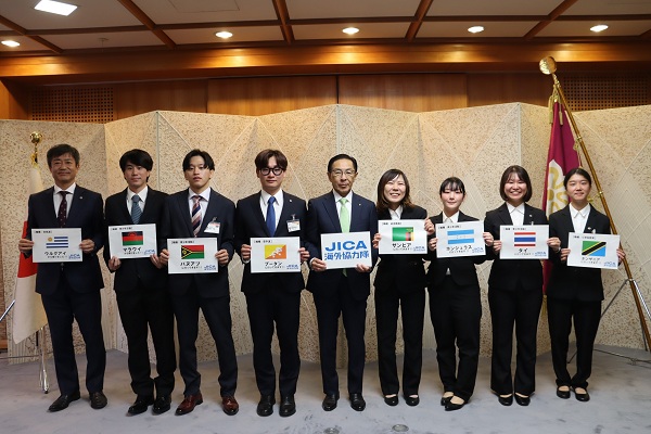 JICAボランティア海外派遣に伴う表敬訪問に出席する知事