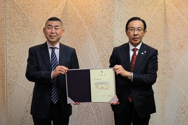 京都府文化観光大使委嘱式に出席する知事