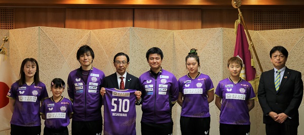 女子プロ卓球チーム「京都カグヤライズ」表敬訪問に出席する知事