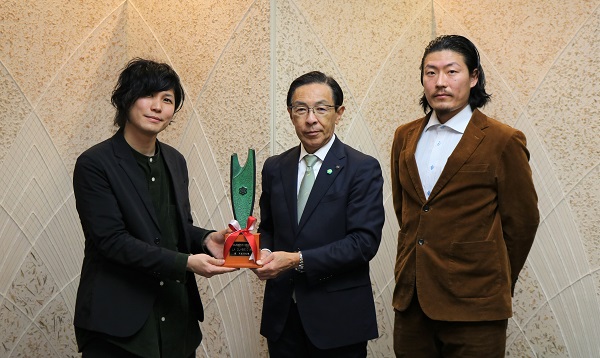 「京都府スポーツ特別奨励賞」表彰式に出席する知事