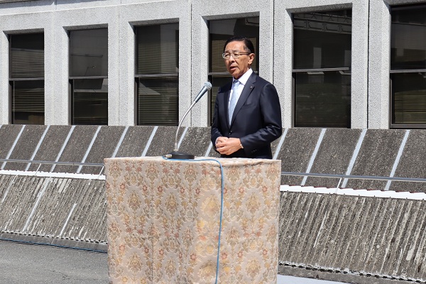 西脇知事の登庁式に出席する知事