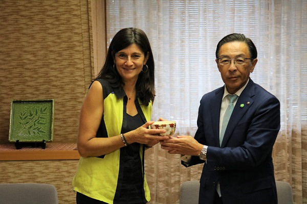 在京都フランス総領事の表敬訪問に出席する知事