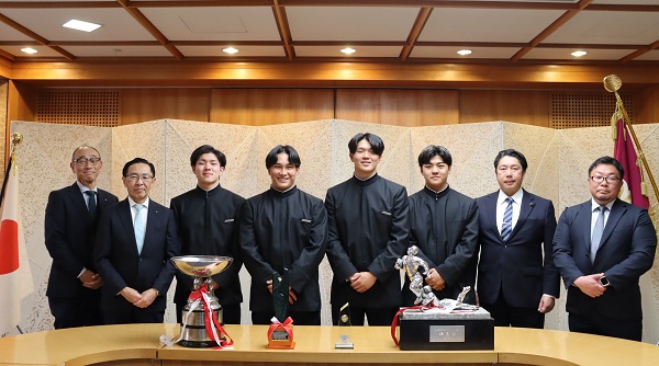 京都府スポーツ特別奨励賞 表彰式に出席する知事