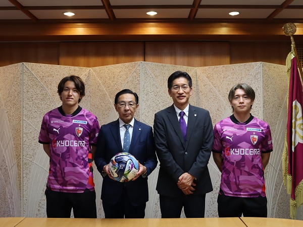 京都サンガF.C.関係者の表敬訪問に出席する知事