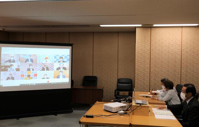 第19回関西広域連合新型コロナウイルス感染症対策本部会議に出席する知事