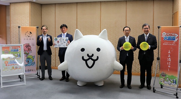 『京都で にゃんこ大銭湯』コラボキャンペーンオープニングセレモニーに出席する知事
