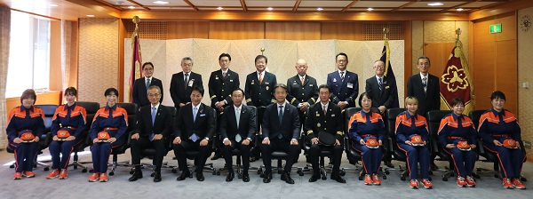 全国女性消防操法大会京都府代表の激励会に出席する知事