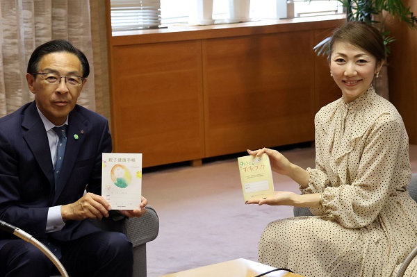 「Kyoto Child Smile（エフエム京都）」の収録に出席する知事