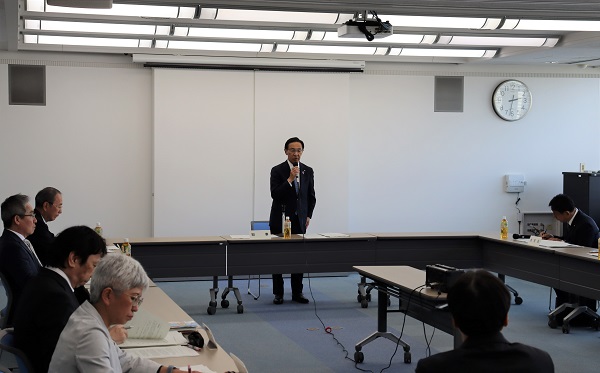 令和7年度第1回京都府総合教育会議に出席する知事