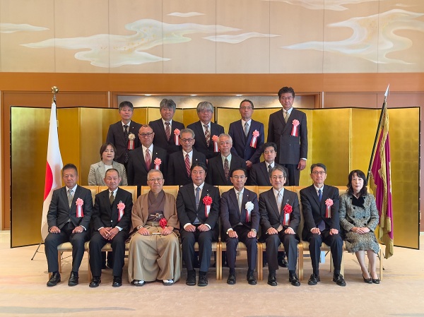 京都府伝統行催事功労者表彰式に出席する知事