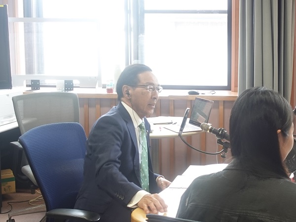 「京都トークRUN」に出演する知事