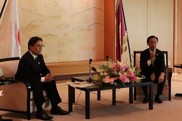 令和7年度第2回府市トップミーティングに出席する知事