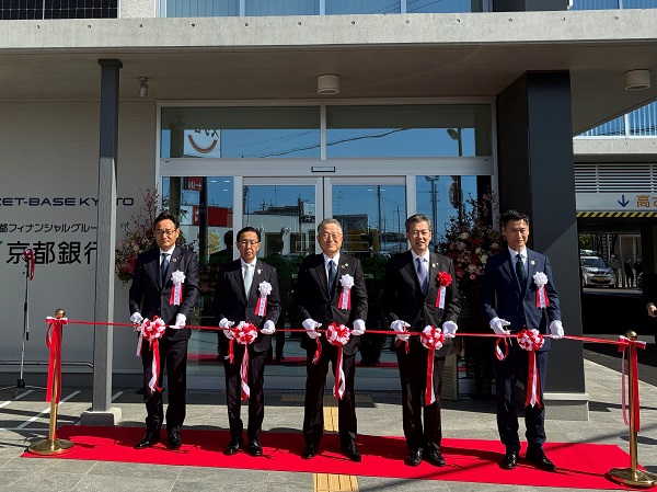 「ZET-BASE KYOTO」オープニングセレモニーに出席する知事
