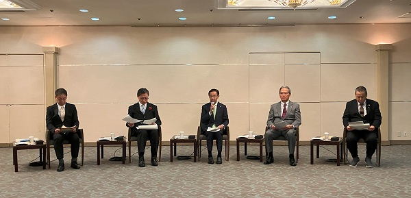 京都労働経済活力会議に出席する知事