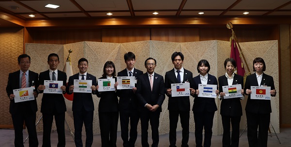 JICAボランティア海外派遣に伴う表敬訪問に出席する知事