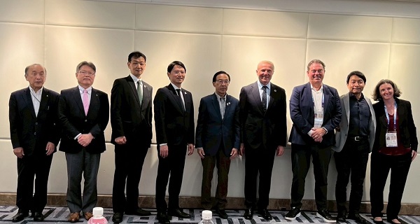 国際ワールドマスターズ協会との面談に出席する知事