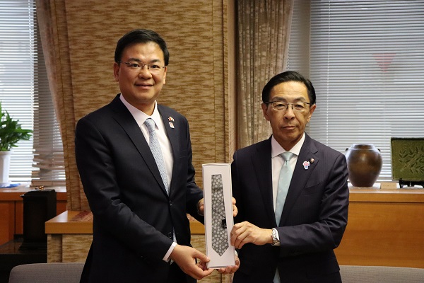 駐日ベトナム社会主義共和国特命全権大使の表敬訪問に出席する知事