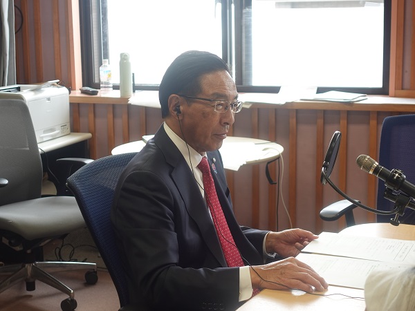 「京都トークRUN」に出演する知事