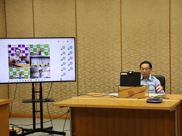 農林水産大臣政務官との会談に出席する知事