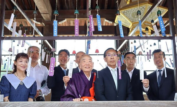 清水寺南部風鈴掛け初め式に出席する知事