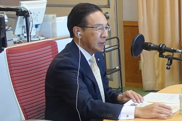 「京都トークRUN」に出演する知事