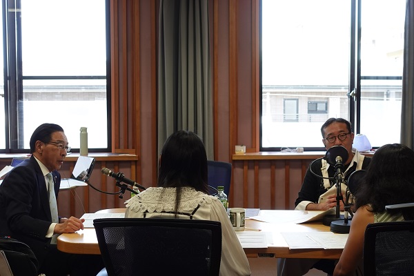 「京都トークRUN」に出演する知事