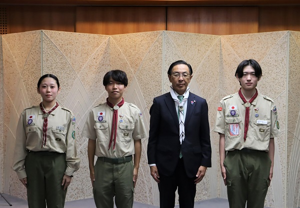 日本ボーイスカウト京都連盟のスカウトの表敬訪問に出席する知事