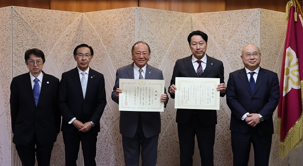 ドナルド・マクドナルド・ハウス京都 開設資金寄附の受入に出席する知事