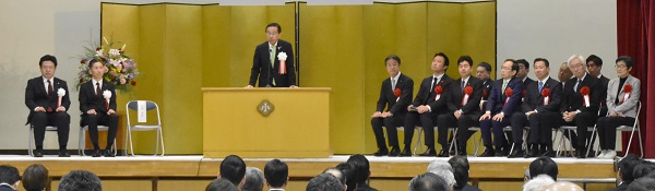 鷲峰山トンネル開通記念式典に出席する知事