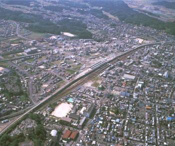 平成17年10月、福知山駅上空から豊岡方面を望む。