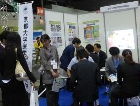 京都大学医学部附属病院ブースの様子