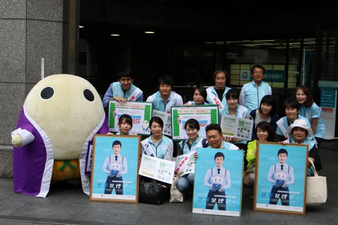 京都府がん対策府民会議たばこ対策部会メンバー集合写真