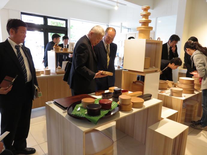 大館市議会【於：わっぱビルヂング】遠隔会議の実演