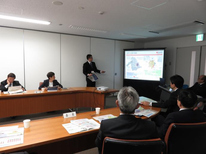 弘前市役所（青森県弘前市）概要説明を聴取
