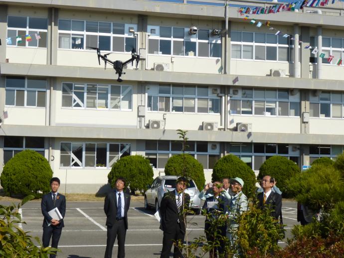 佐賀県農業試験研究センタードローン操作について説明を聴取