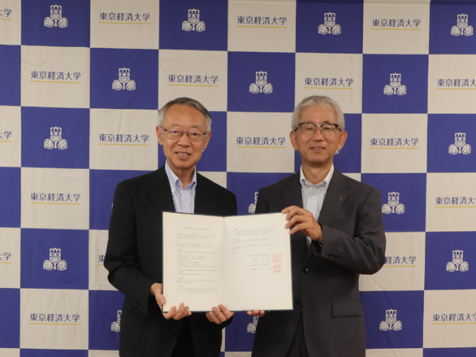 東京経済大学との締結式の様子