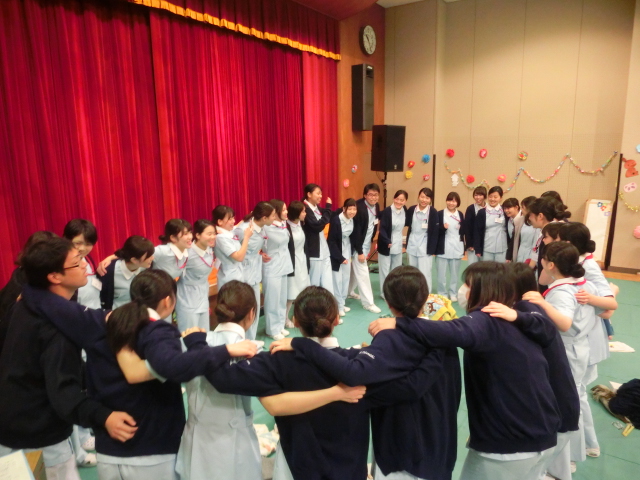 写真：一丸となって学校祭に取り組む様子