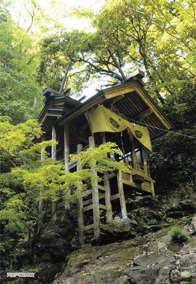 天岩戸神社本殿