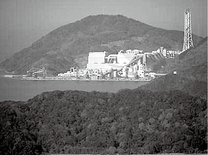 舞鶴五老ヶ岳から大丹生埋立地(火力発電所)を臨む