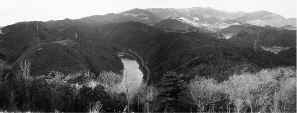 宇治市　大峰山から見る宇治川峡谷と醍醐山地