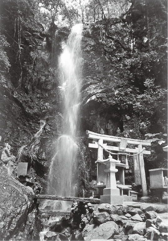 京都市右京区嵯峨清滝　空也滝