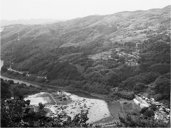 笠置町切山　地すべり地形