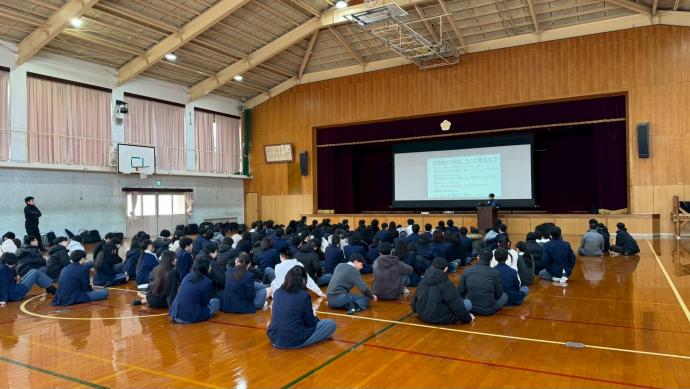 体育館講演
