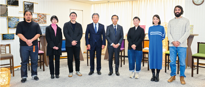京都文化博物館にて行われた行き活きトークの参加者と西脇知事